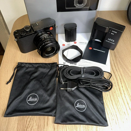 Leica Q2 47.3MP - Box, Accessories, Complete Set! - US Seller
